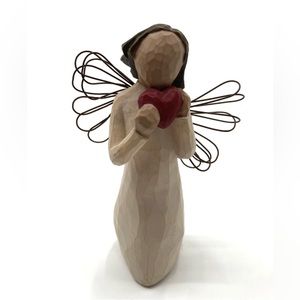 Willow Tree Angel of the Heart 8” figurine Demdaco Susan Lordi #26024